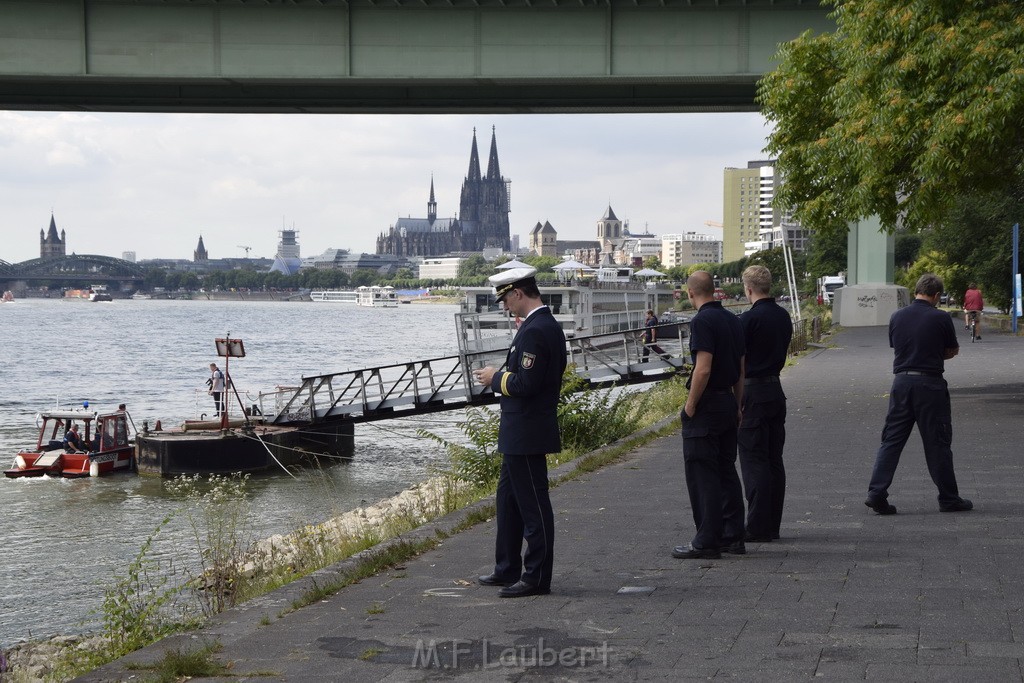 Uebung BF Taucher und Presse Koeln Zoobruecke Rhein P326.JPG - Miklos Laubert